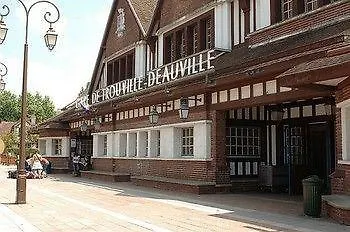 アパートホテル Pierre & Le Castel Normand 3*