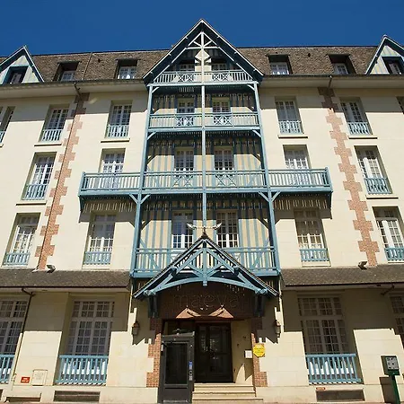 Pierre & Le Castel Normand شقة فندقية 3*