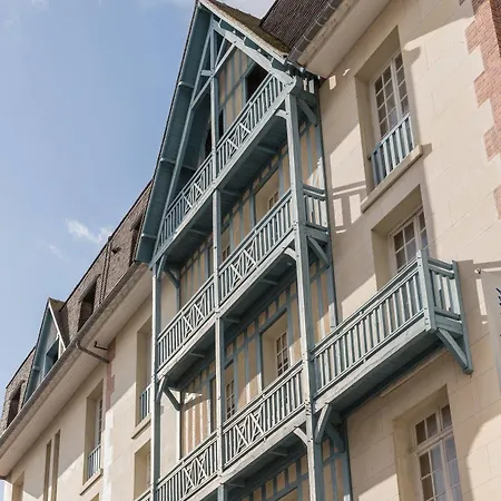 Pierre & Le Castel Normand Апарт-отель 3*